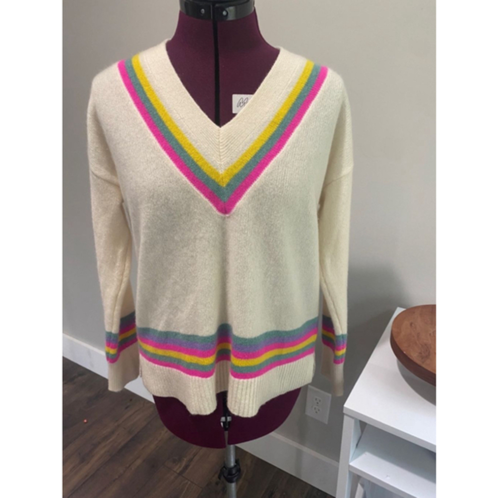 V-Neck Women's Cashmere Sweater Retro Vibes